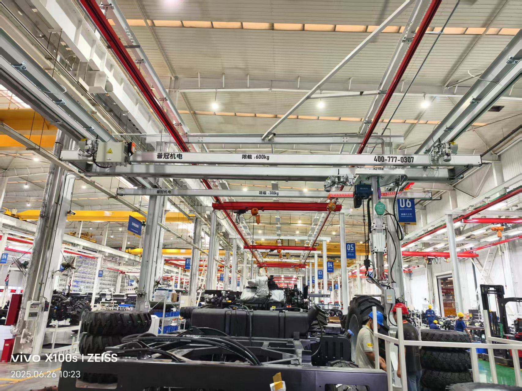 KBK起重系统在汽车行业中的典型应用案例【大型轮胎夹具吊装解决方案】