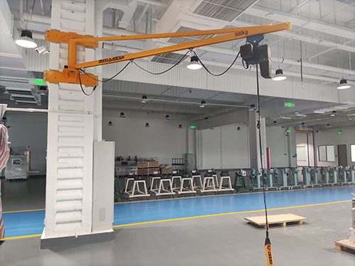 航空航天工厂中的悬臂吊布局设计